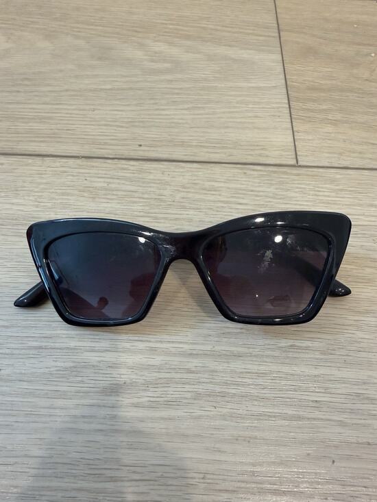 Vince Camuto Accessories - Vince Camuto Cat Eye Sunglasses Black Frame Smoke Gradient Lens VC899 OX